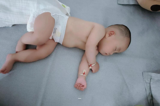 河间几个月宝宝可以竖抱