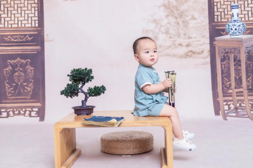 河间宝宝眼睛肿是什么原因